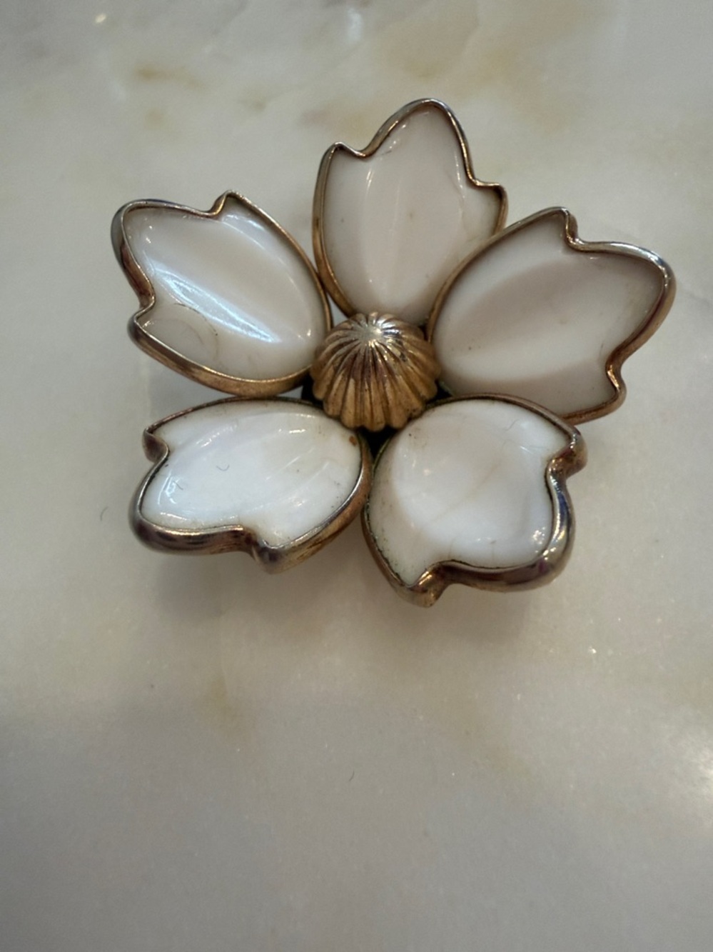 Trifari Gold Tone White Glass Petal Flower Pendant Brooch Pin Unsigned - Picture 3 of 6